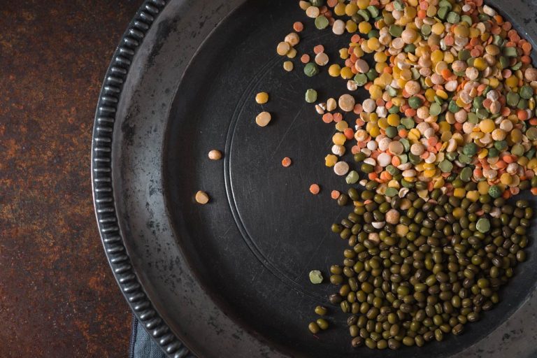 Placer lentils on a pewter plate on the table