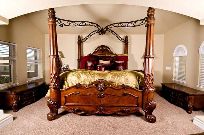 Queen-Size-4Poster-Bed